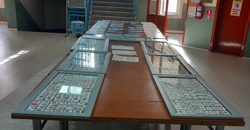 Eğitimci yazar pul ve FDC koleksiyonu sergisi açtı