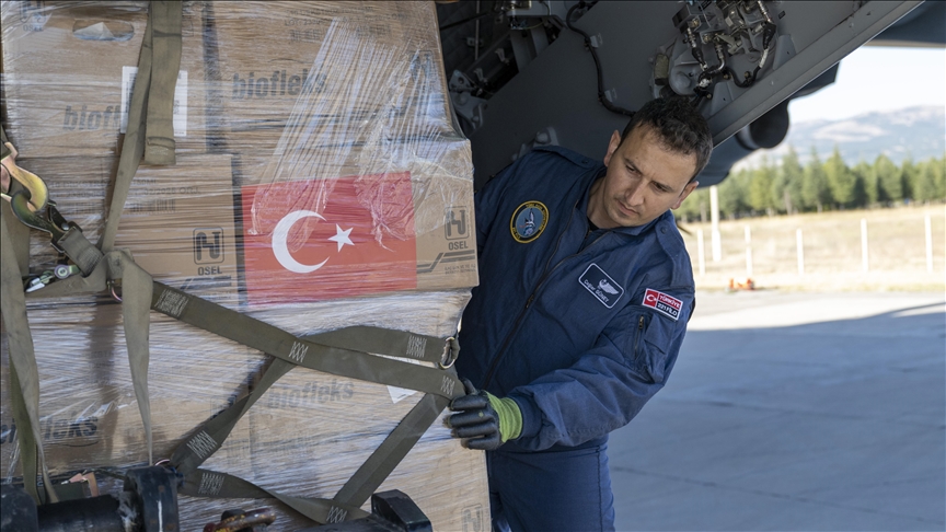 Üçüncü uçak Mısır'a indi