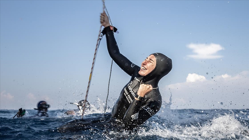 Şahika Ercümen'den 106 metre ile dünya rekoru