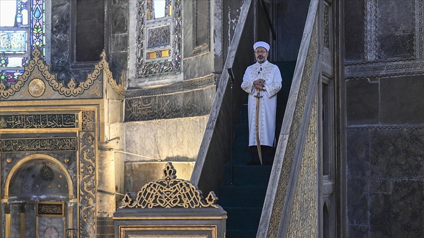 Bütün dünyanın gözü önünde büyük bir insanlık suçu işleniyor