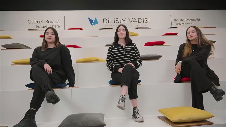 Üç kardeşin başarılı oyunu