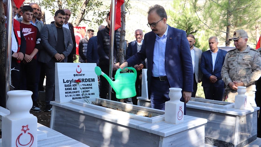 Teröristlerin katlettiği 22 kişi mezarları başında anıldı