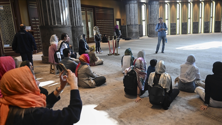 17 Kişi Taksim Camisi'nde Müslüman oldu