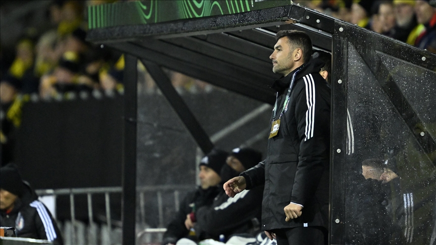 Öfkeli taraftarı Burak Yılmaz sakinleştirdi