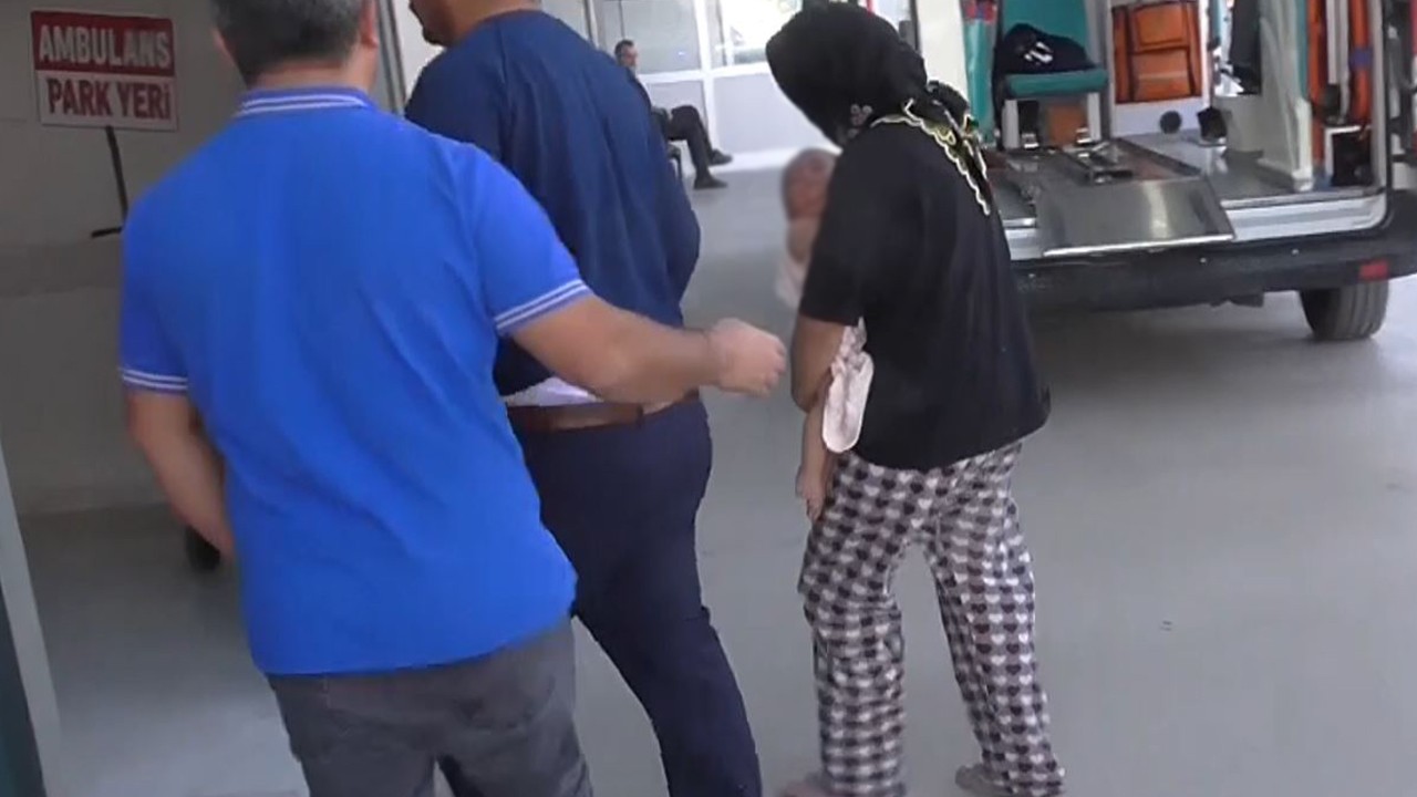 Sıcak su dolu çaydanlık bebeğin üzerine döküldü