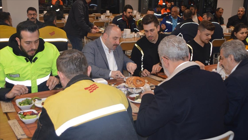 Varank, demir çelik işçileriyle sahur yaptı