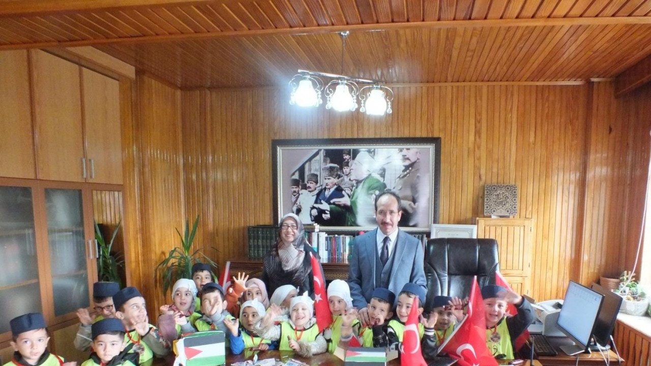 Yürekleri büyük kendileri küçükler