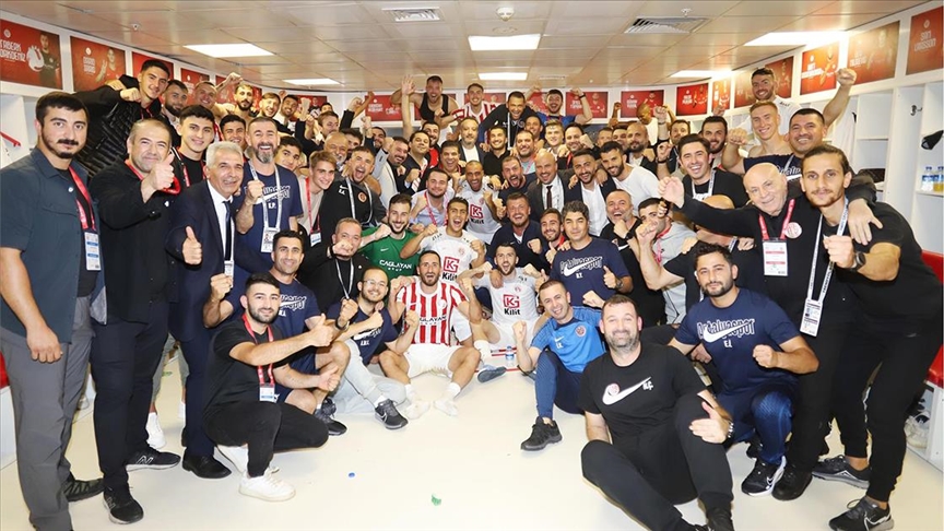 Beşiktaş, Antalyaspor'a 3-2 mağlup oldu