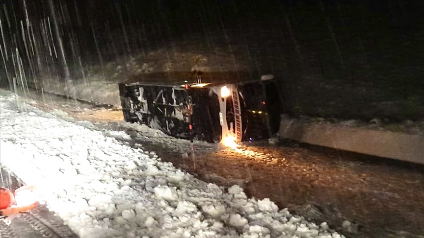 2 otobüs devrildi toplam 22 yaralı