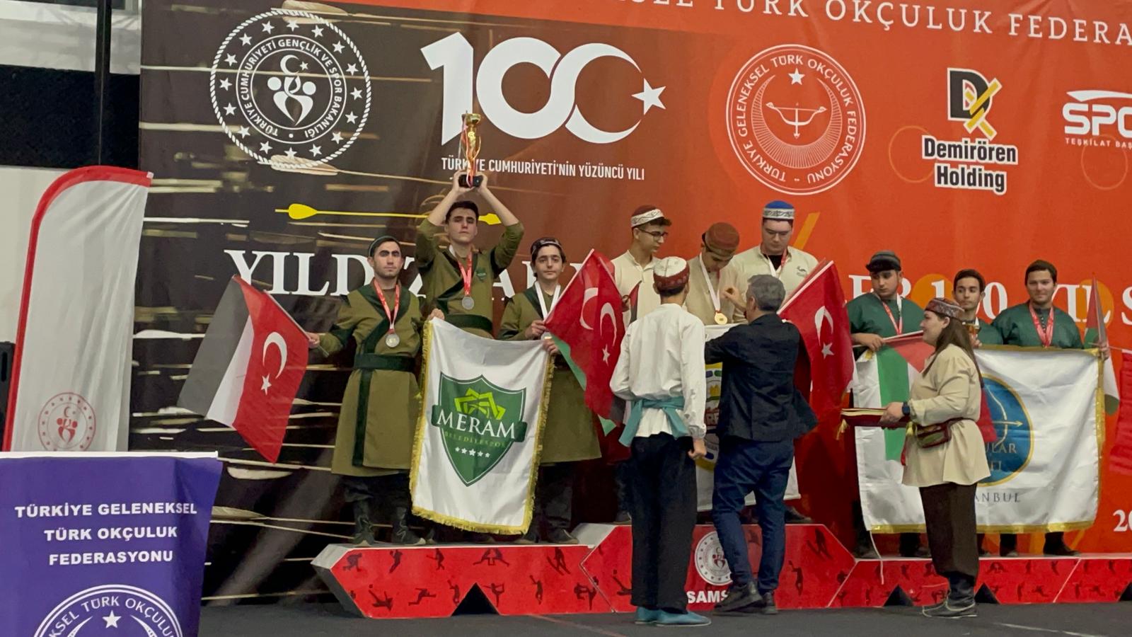 3 ayrı turnuvadan madalyalarla döndüler