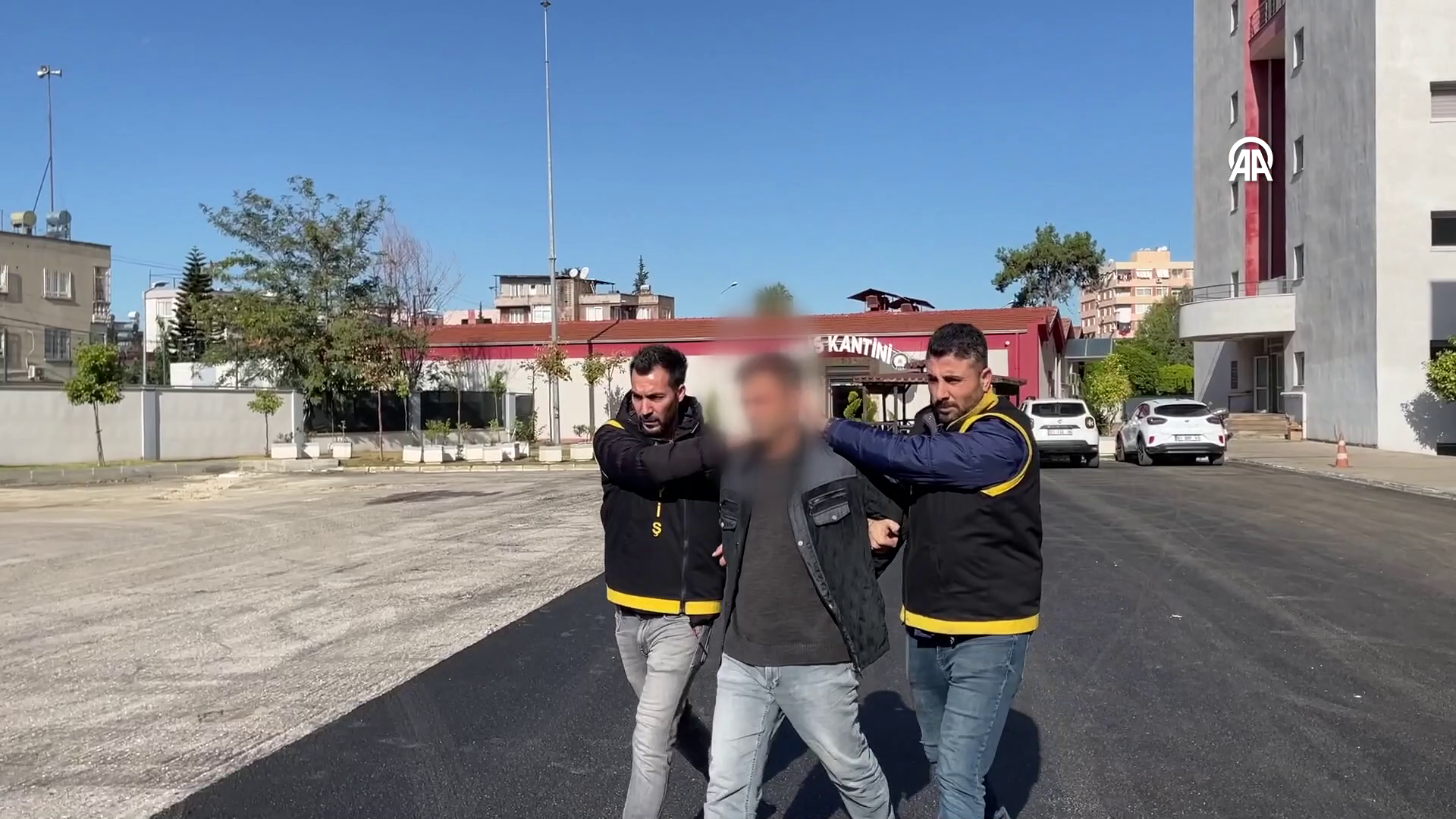 Eşini öldürdü, annesini ağır yaraladı