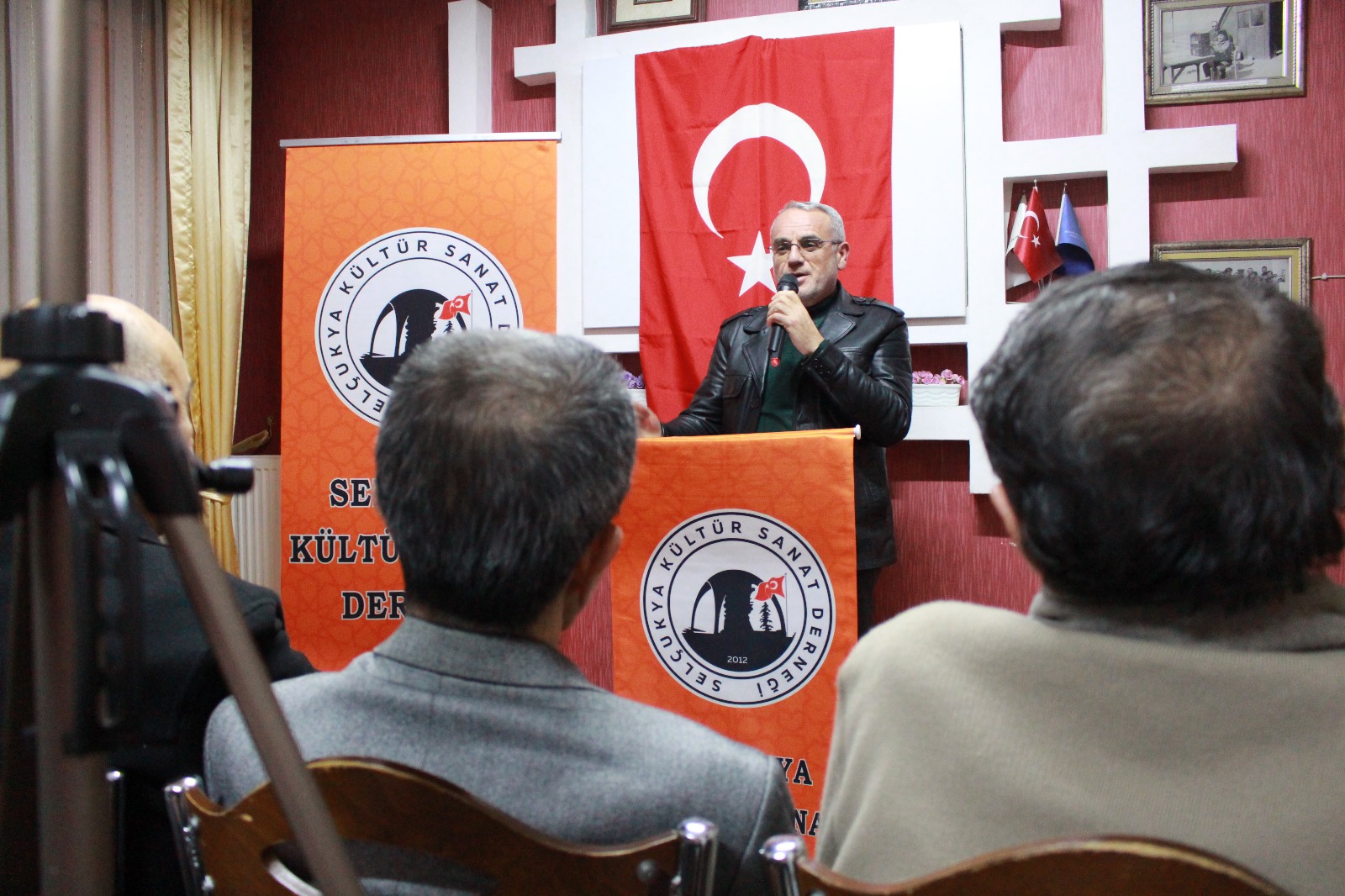 Selçukya Şiir Akşamlarında öğretmen şiirleri okundu