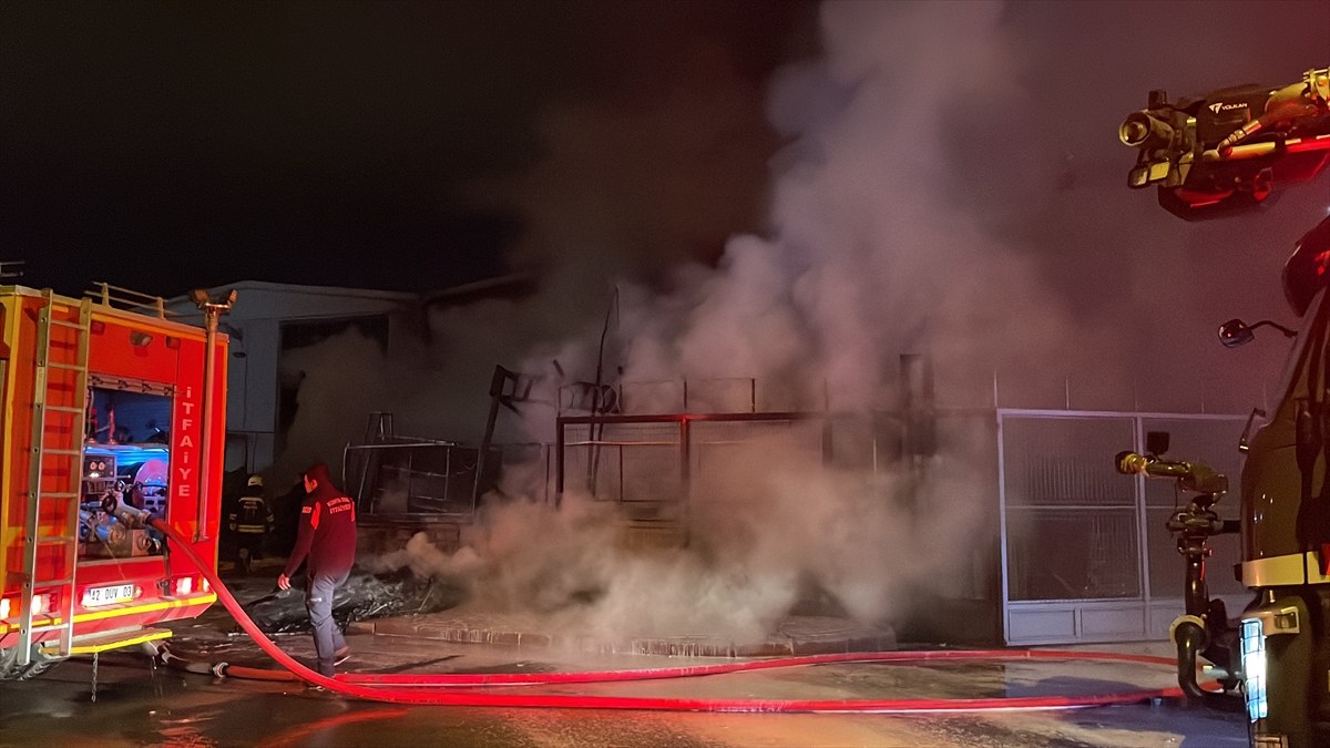 Beton kalıp fabrikasında yangın