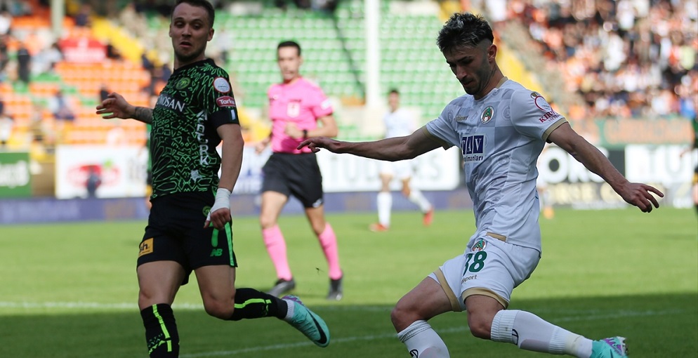 Alanyaspor: 2 - TÜMOSAN Konyaspor: 1 (İlk yarı)