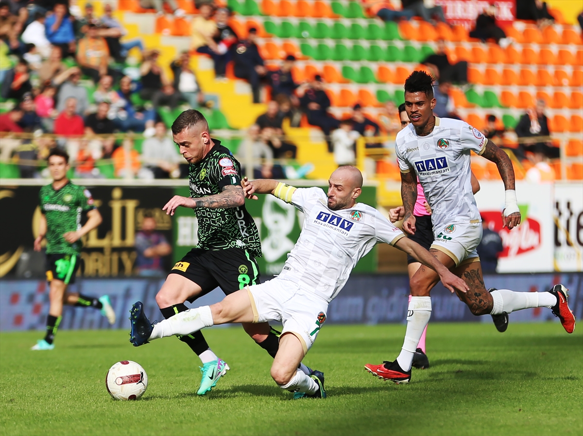 Konyaspor deplasmandan 1 puanla dönüyor