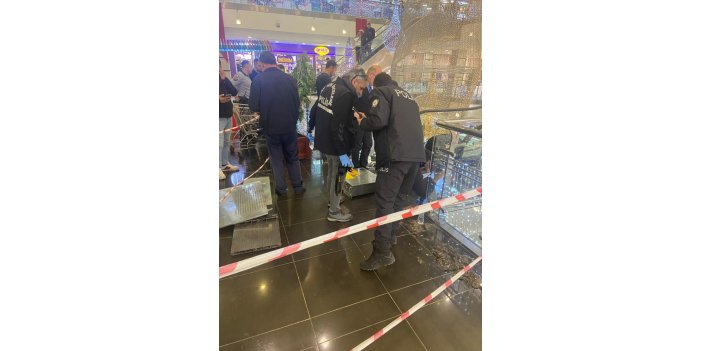 AVM'de yürüyen merdiven faciası