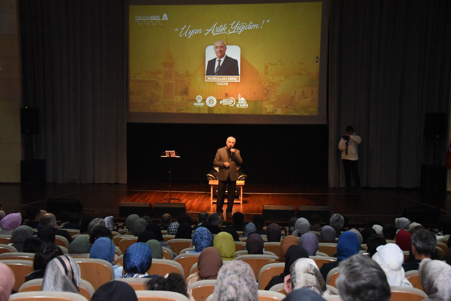 Nurullah Genç Konyalılarla buluştu