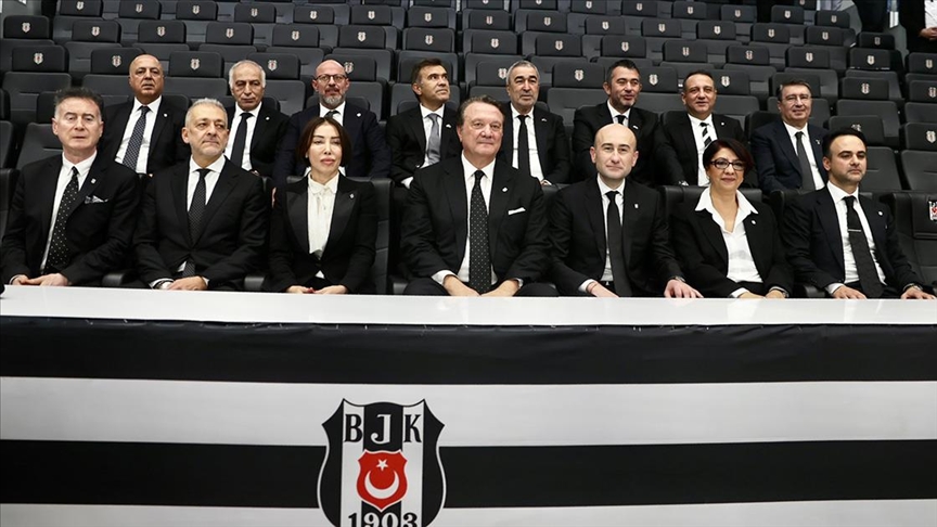 Siyah-beyazlı camiadan umut dolu mesaj