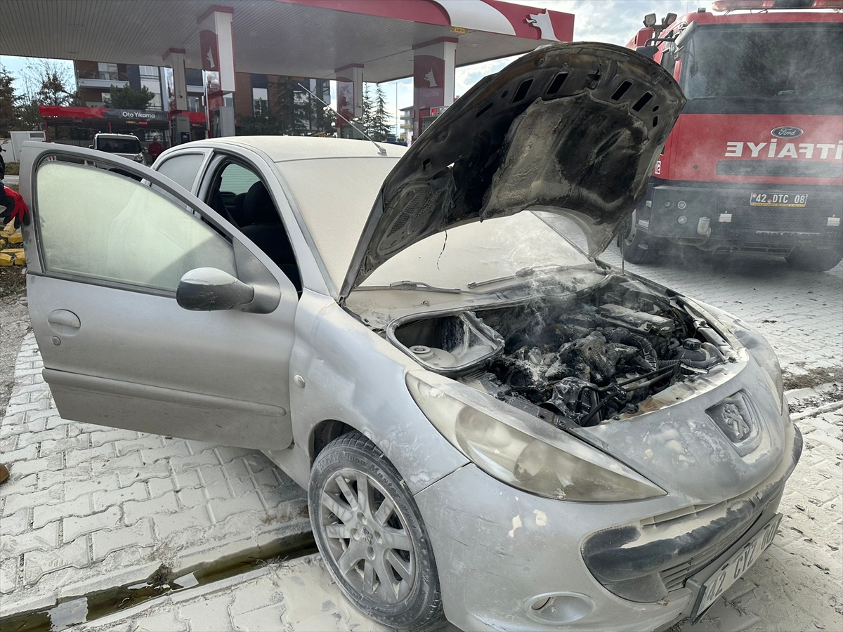 Park halindeki otomobilde yangın