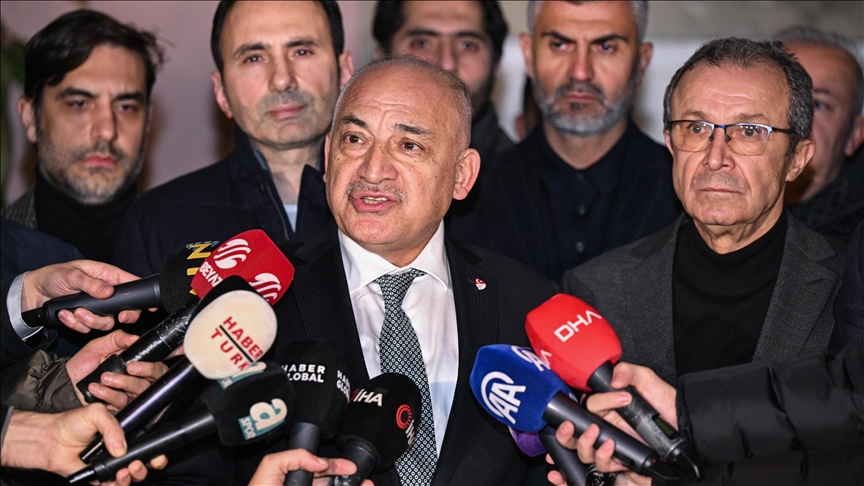 Tüm lig maçları süresiz ertelendi