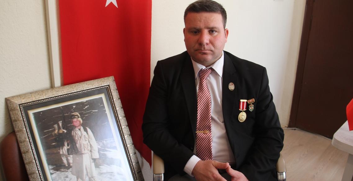 16 yıldır başındaki şarapnel parçasıyla yaşıyor