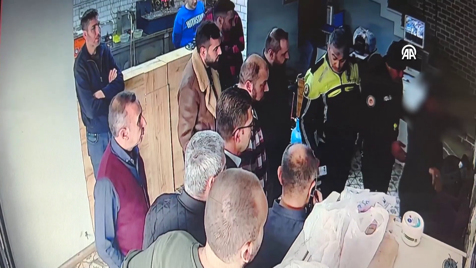 Kuyumculara sahte altın satmak isterken yakalandılar