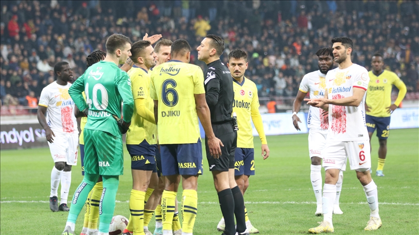 Fenerbahçeli Fred'e 3 maç ceza verildi