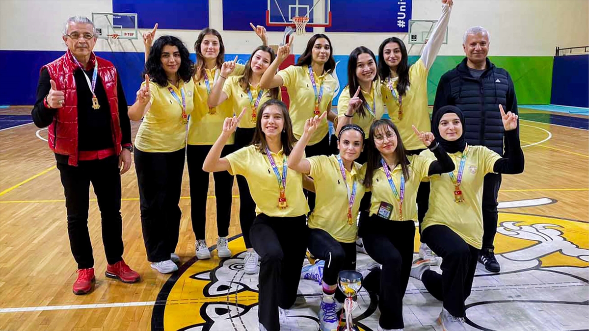 Selçuk Üniversitesi basketbol takımları birinci oldu