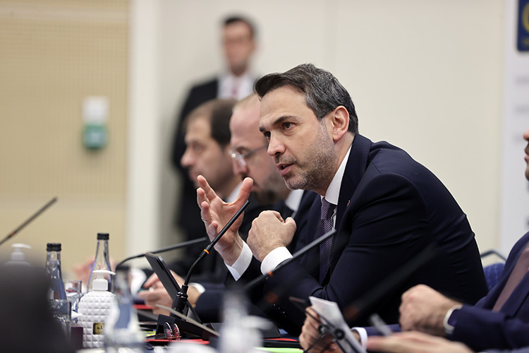 "Sanayiye doğal gaz arzında sıkıntı öngörülmüyor"