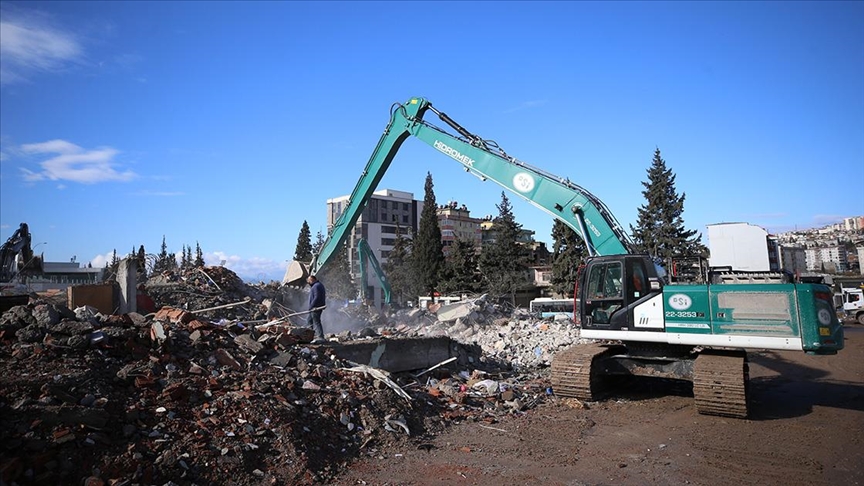 Acil yıkılması gereken binalarda çalışma sürüyor