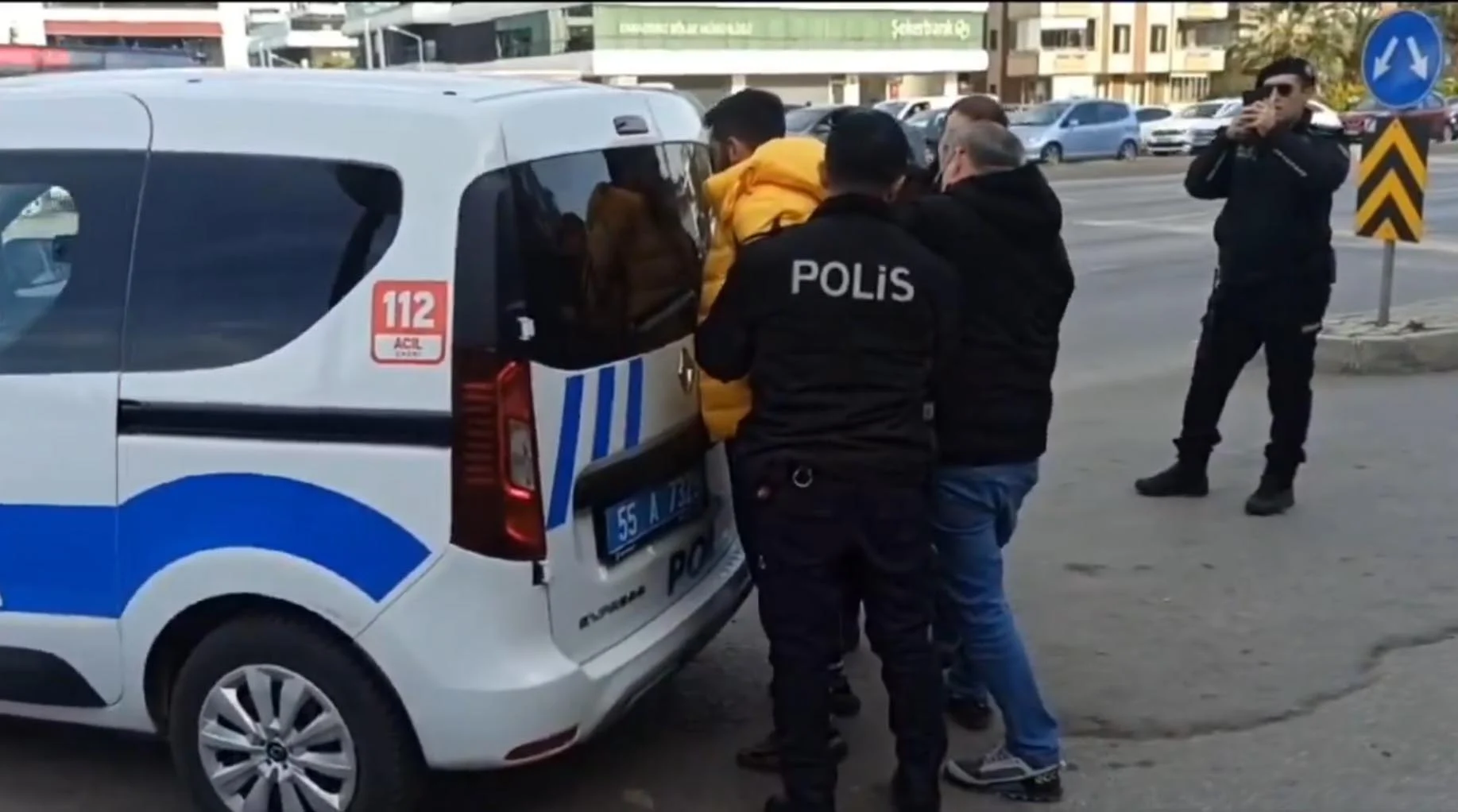 Küfürlü video yayınlayınca gözaltına alındı