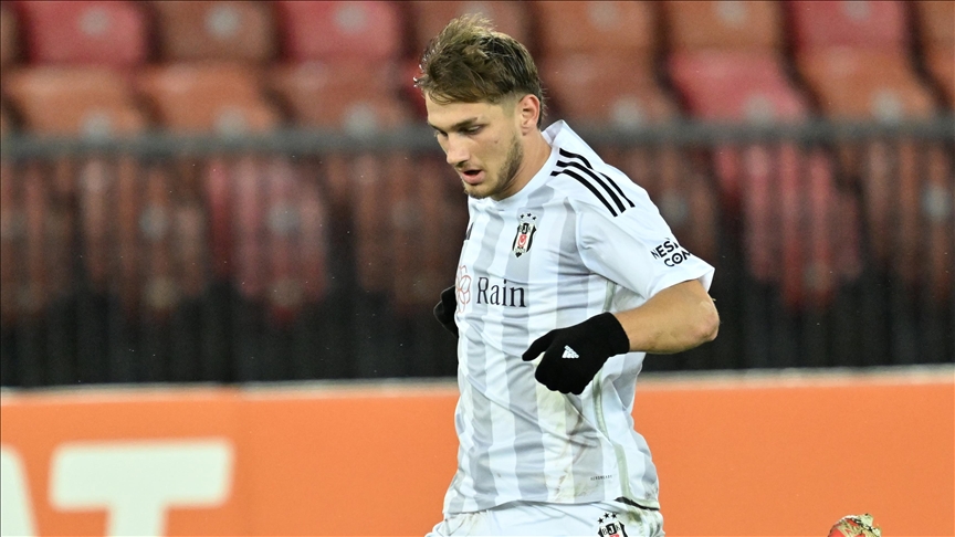 Beşiktaş, 18 yaşındaki futbolcu Semih Kılıçsoy ile 2028'e kadar beraber