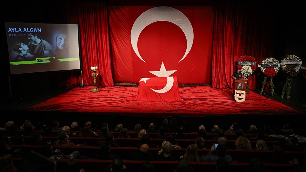 Sanatçı Ayla Algan son yolculuğuna uğurlandı
