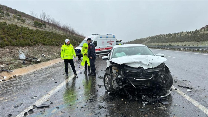 İzmir-İstanbul Otoyolu'nda zincirleme kaza