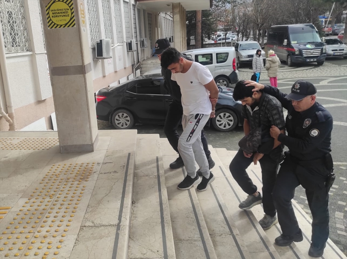 Hırsızlık şüphelileri tutuklandı
