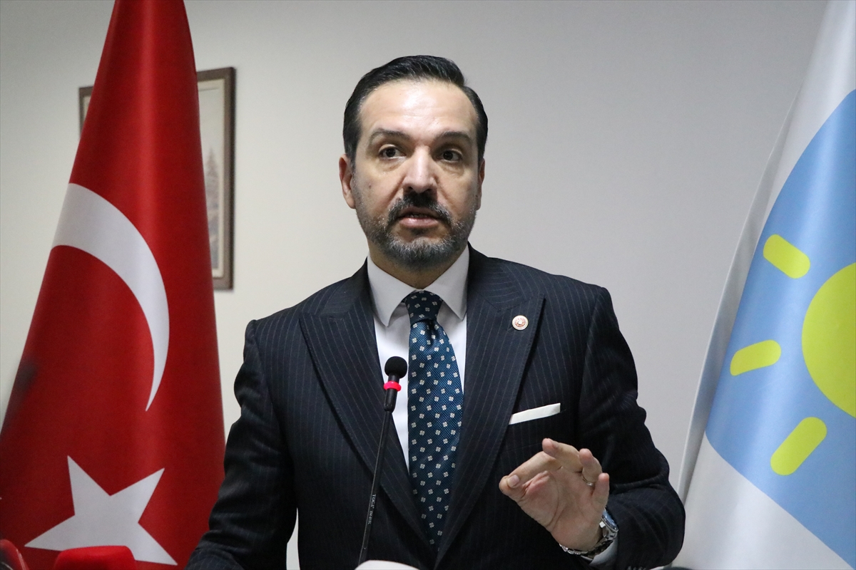 "Yetkin kadrolarla milletimizin karşısında olacağız"