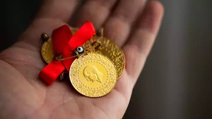 Altın haftayı yükselişle kapatıyor