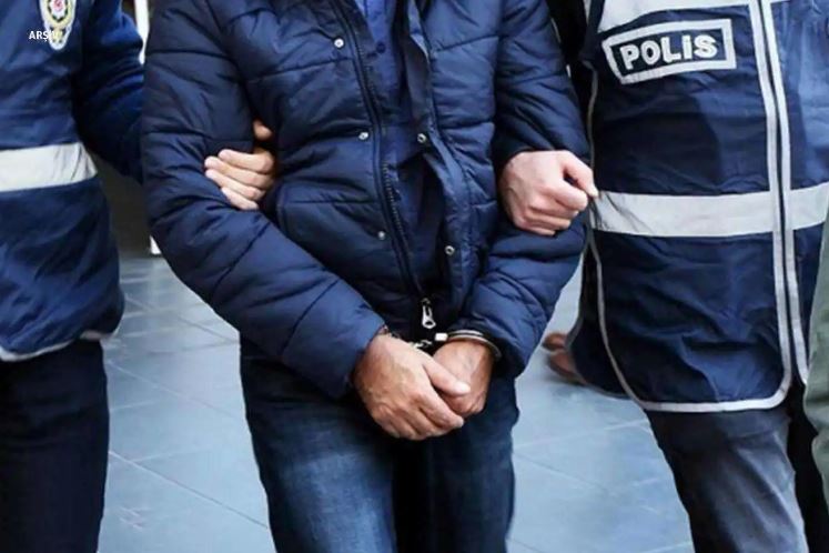 Hastane koridorunda yatarken yakalandı