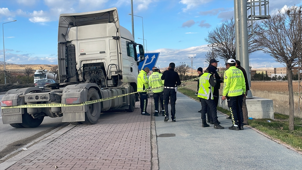 Çekicinin sürücüsü hayatını kaybetti