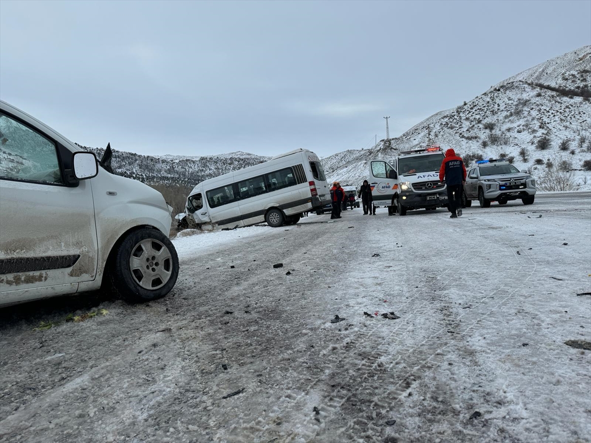 Sivas'taki kazada 26 kişi yaralandı