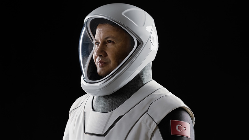 Alper Gezeravcı'nın sosyal medya hesapları