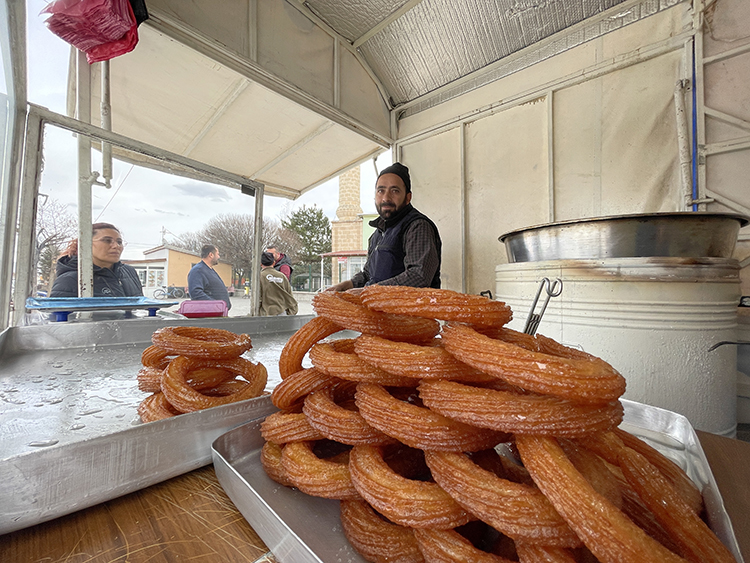 Depremzede vatandaş, işine Konya'da devam ediyor