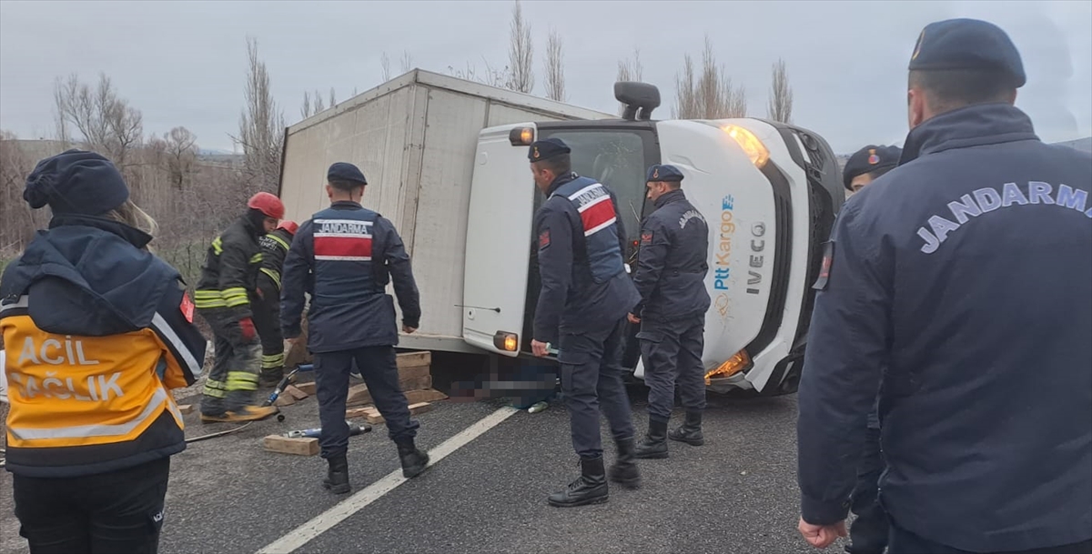 Kamyonet devrildi: 1 ölü