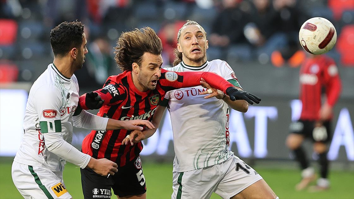 Konyaspor beraberliklere takıldı