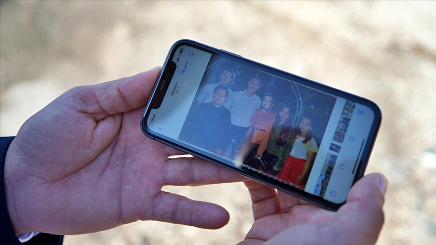 Geride fotoğrafları kaldı