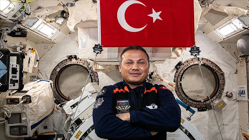 Alper Gezeravcı, deneylere devam ediyor