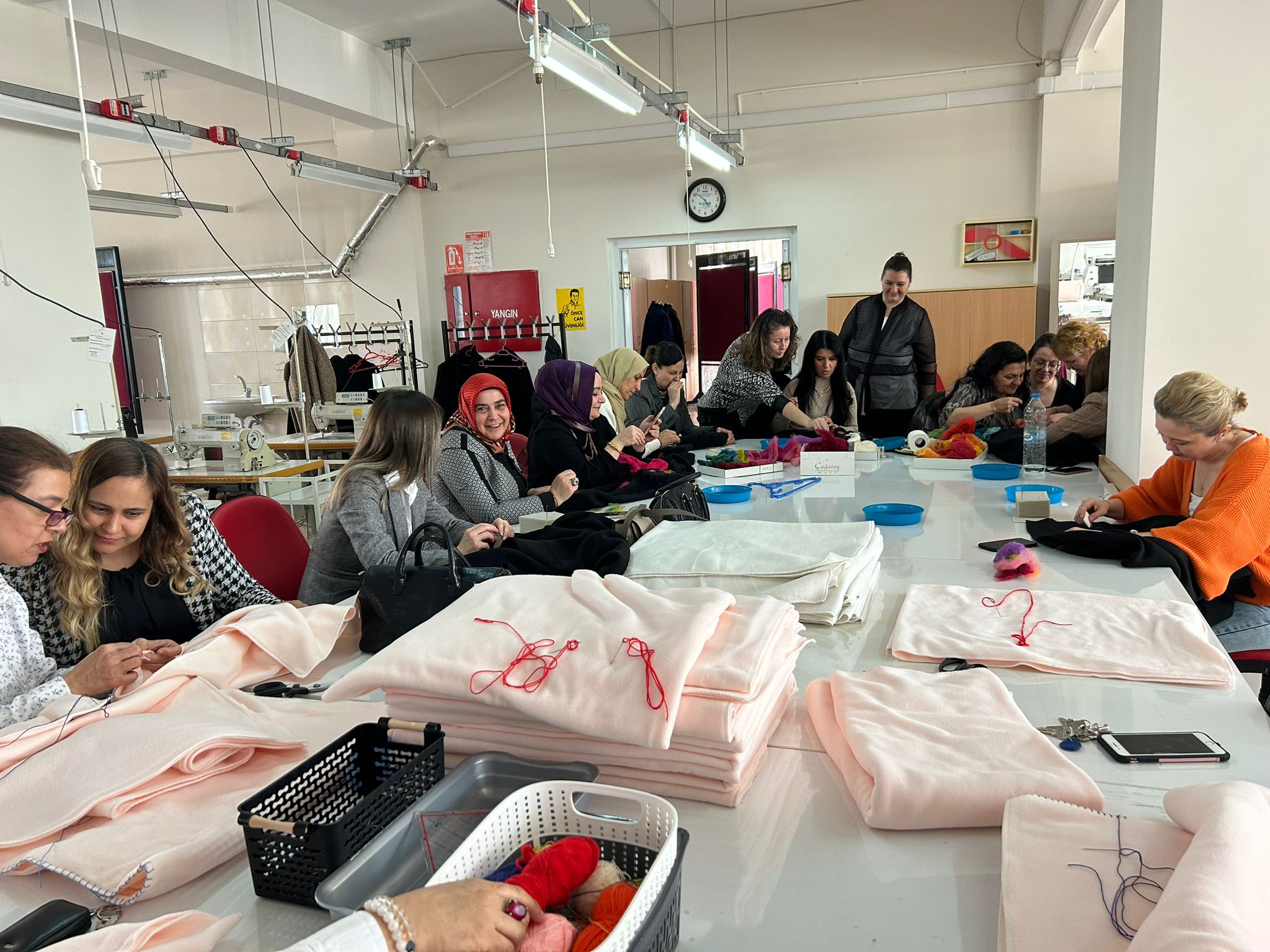 S.Ü. Moda Atölyesi depremzedeler için üretti