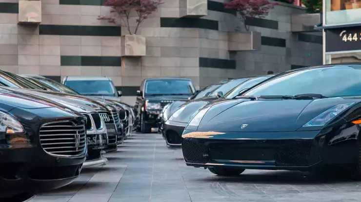 Lüks araç ithalatında "sahte fatura" usulsüzlüğü