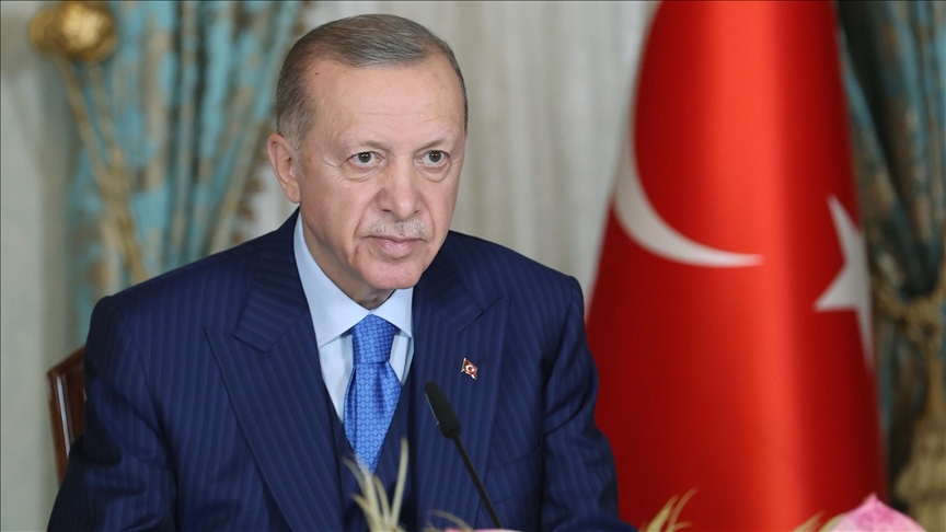 Manevi tazminatı depremzedelere bağışladı