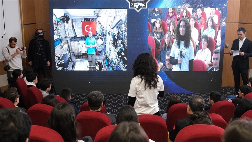 Alper Gezeravcı, Gebzeli öğrencilerin sorularını cevapladı